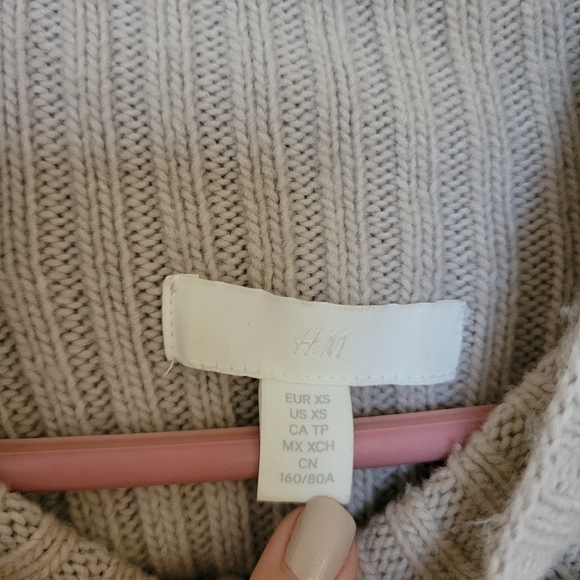 H&M beige turtleneck sweater - Picture 7 of 8